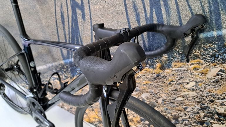 Giant Defy Advanced 1 2022 2022 Road & Gravel usato, Nero — immagine 7 di 11