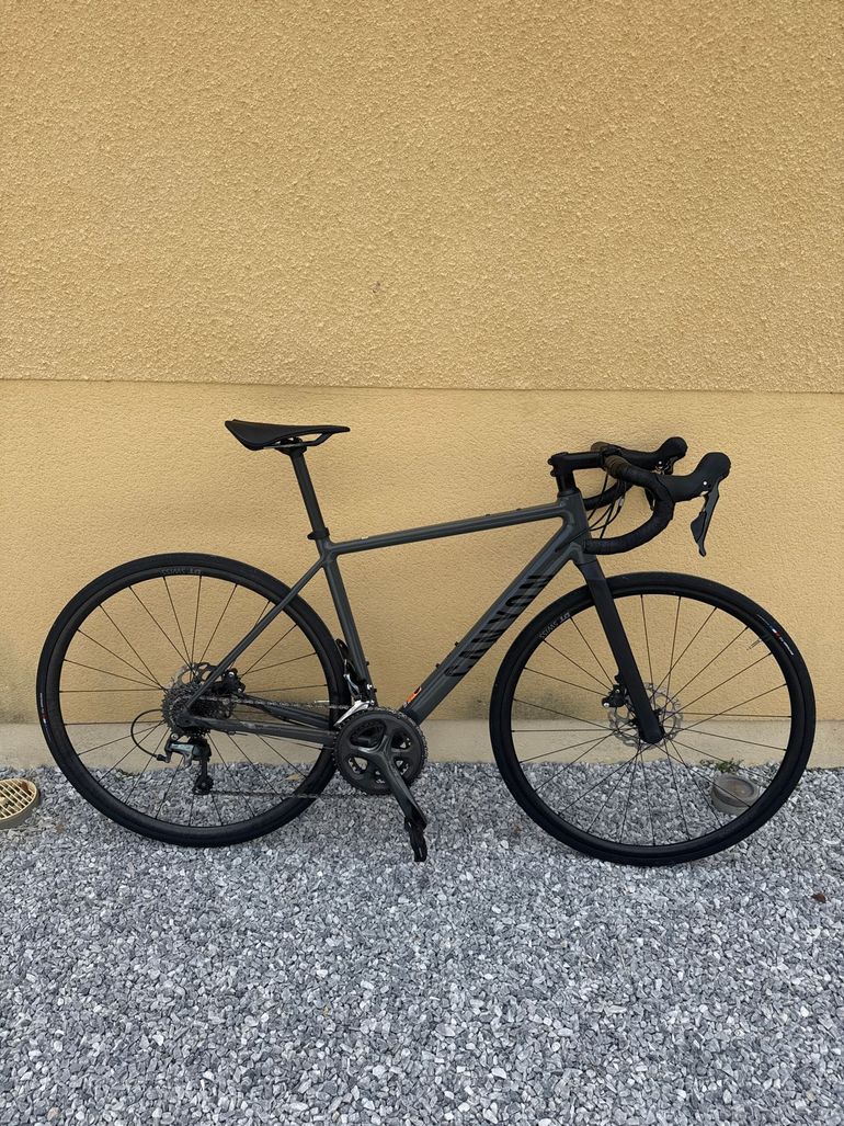 Canyon Endurace 6 2024 2024 Road & Gravel usato, Nero — immagine 2 di 10