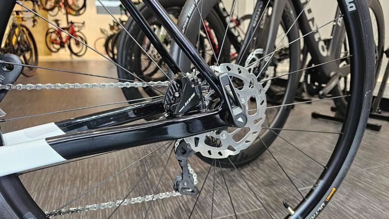 Used Canyon Ultimate Shimano 105 2023 Road & Gravel, White — image 3 of 21