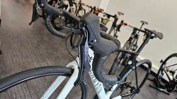 Used Canyon Ultimate Shimano 105 2023 Road & Gravel, White — image 5 of 21