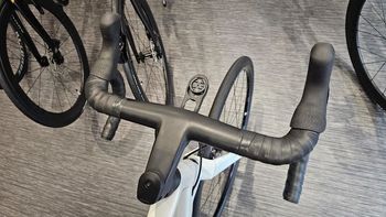 Used Canyon Ultimate Shimano 105 2023 Road & Gravel, White — image 9 of 21