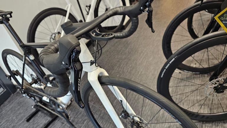 Used Canyon Ultimate Shimano 105 2023 Road & Gravel, White — image 4 of 21