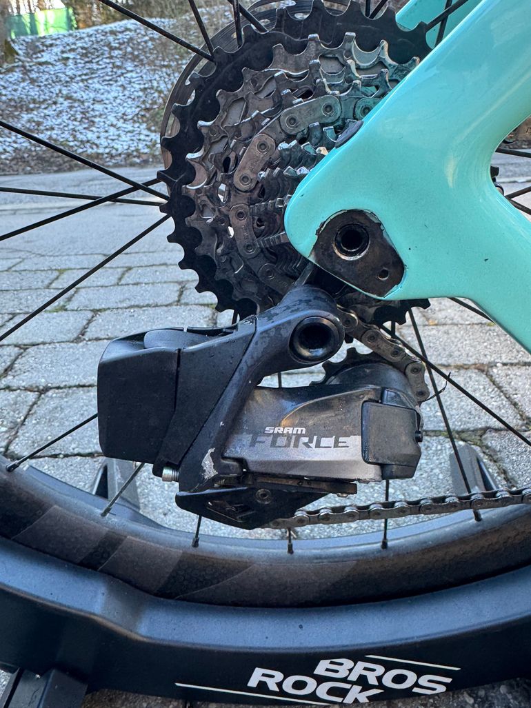 Brugt Canyon Speedmax CF 8 Disc Di2 2022 2022 Road & Gravel — billede 4 af 7