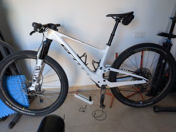 Scott Spark RC Team 2023 2023 Mountainbike usato, Bianco — immagine 2 di 6