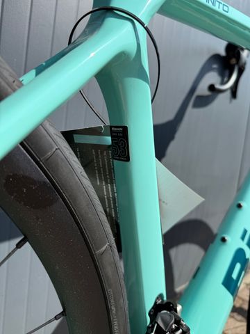 Bianchi Infinito 105 2024 2024 Road & Gravel usato, Blu — immagine 4 di 7