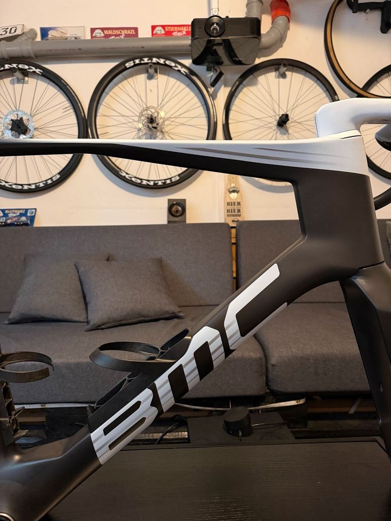 Used BMC Teammachine R 01 MOD 2024 Frameset 2024 Road & Gravel, Black — image 10 of 12