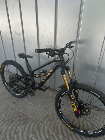Used Canyon Torque CF 9 2022 2022 Mountainbike, Black, 27.5 — image 2 of 7