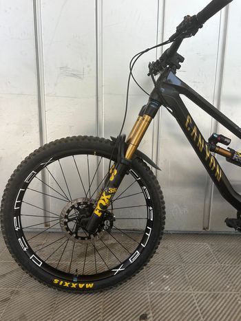 Used Canyon Torque CF 9 2022 2022 Mountainbike, Black, 27.5 — image 4 of 7