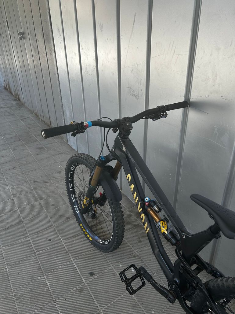 Used Canyon Torque CF 9 2022 2022 Mountainbike, Black, 27.5 — image 5 of 7