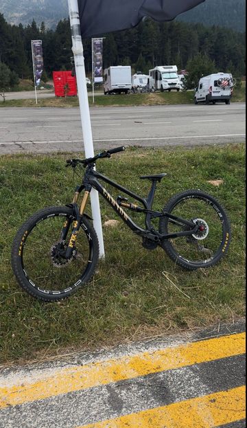 Käytetty Canyon Torque CF 9 2022 2022 Mountainbike — kuva 7 / 7