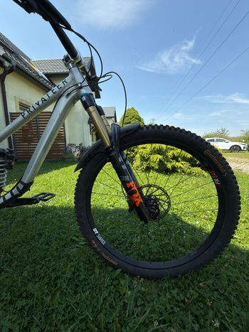 Used Privateer 141 SRAM NX 2022 Mountainbike, Light Gray — image 5 of 5