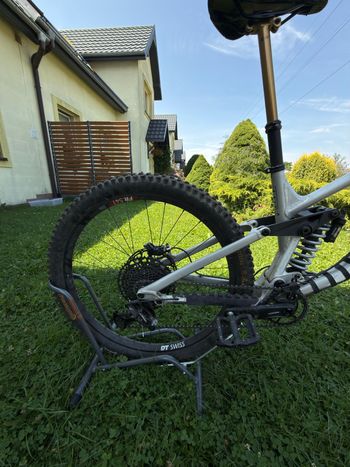 Used Privateer 141 SRAM NX 2022 Mountainbike, Light Gray — image 3 of 5