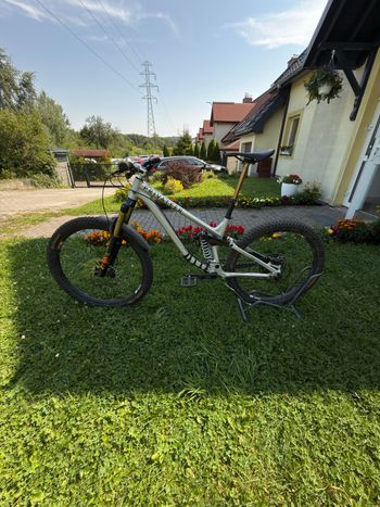 Used Privateer 141 SRAM NX 2022 Mountainbike, Light Gray — image 2 of 5
