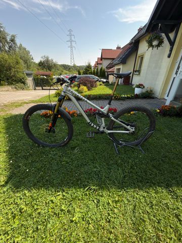 Used Privateer 141 SRAM NX 2022 Mountainbike, Light Gray — image 2 of 5