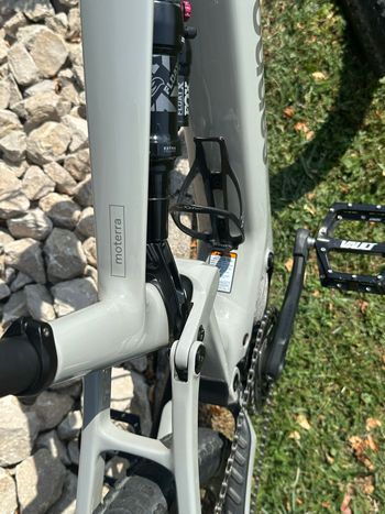 Used Cannondale Moterra Shimano Deore XT 2024 Mountainbike, Light Gray, Mixed — image 8 of 22