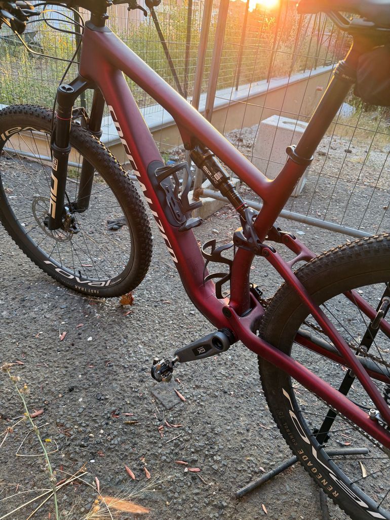 Specialized Epic SRAM X0 Eagle AXS (T-Type) 2025 Mountainbike usato, Viola — immagine 2 di 4