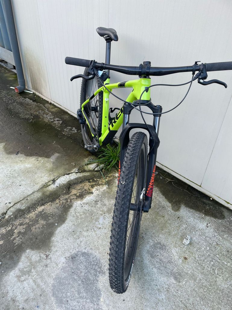 Gebrauchtes Trek Procaliber 9.6 2023 2023 Mountainbike, Grün — Bild 2 von 8