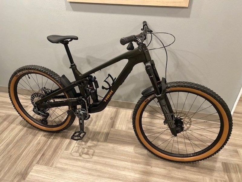Used Trek Slash 9.8 GX AXS T-Type Gen 6 2025 2025 MTB