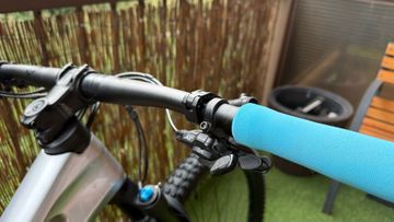 Gebrauchtes Canyon Lux Trail CF 6 2025 2025 Mountainbike, Hellgrau — Bild 10 von 12