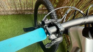 Gebrauchtes Canyon Lux Trail CF 6 2025 2025 Mountainbike, Hellgrau — Bild 7 von 12