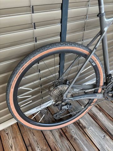 Used Canyon Grizl 7 2024 2024 Road & Gravel, Light Gray — image 5 of 10