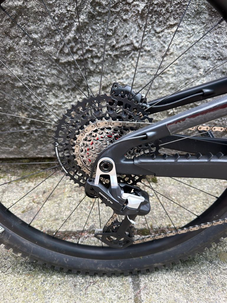 Santa Cruz Hightower 90 2026 2026 Mountainbike de segunda mano, Negro — imagen 4 de 10