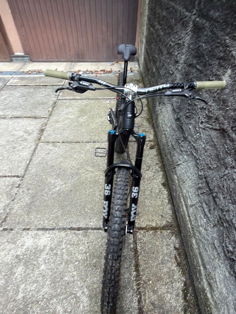 Santa Cruz Hightower 90 2026 2026 Mountainbike de segunda mano, Negro — imagen 9 de 10