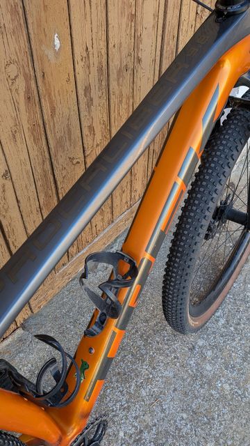 Used Trek Procaliber 9.8 2021 2021 Mountainbike, Orange, 29 — image 4 of 10