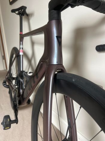 Giant Propel Advanced 1 2023 2023 Road & Gravel usato, Viola — immagine 4 di 8