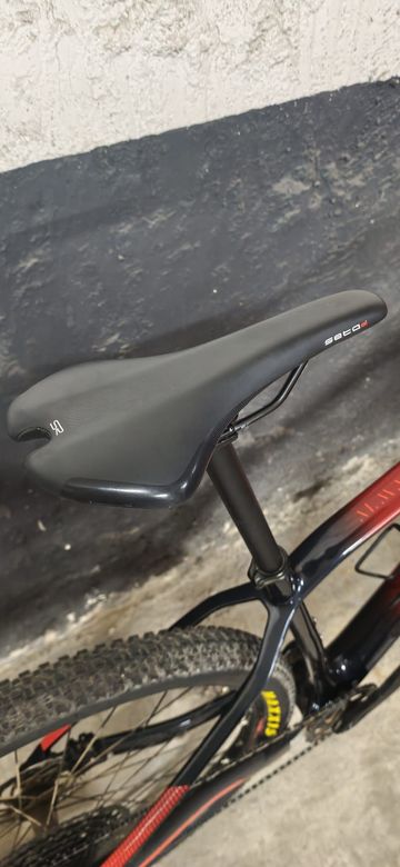 Orbea ALMA M50-EAGLE 27.5 2020 2020 Mountainbike usato, Rosso — immagine 3 di 6