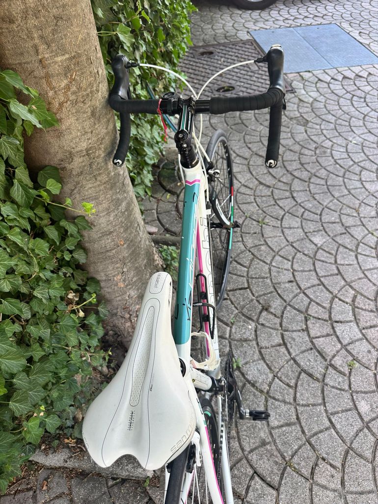 Used Bianchi Nirone Shimano Sora 2014 Road & Gravel, White — image 8 of 8