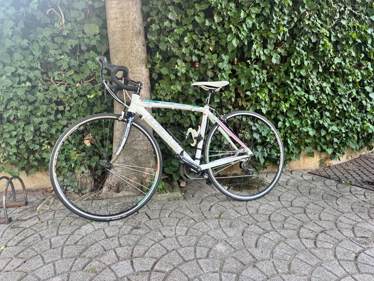 Used Bianchi Nirone Shimano Sora 2014 Road & Gravel, White — image 2 of 8