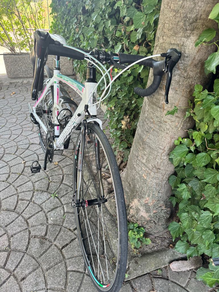 Used Bianchi Nirone Shimano Sora 2014 Road & Gravel, White — image 4 of 8