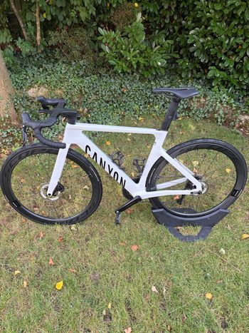 Canyon Aeroad CF SLX 7 Di2 R4 2025 2025 Road & Gravel d'occasion