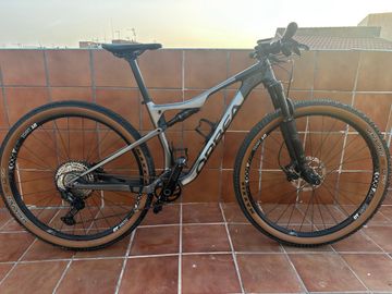 Tweedehands Orbea OIZ M30 2022 2022 Mountainbike — afbeelding 1 van 6