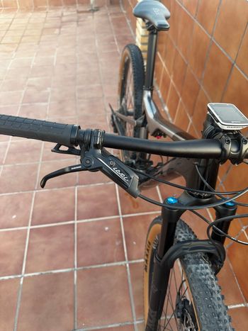 Orbea OIZ M30 2022 2022 Mountainbike usato, Grigio chiaro — immagine 4 di 6