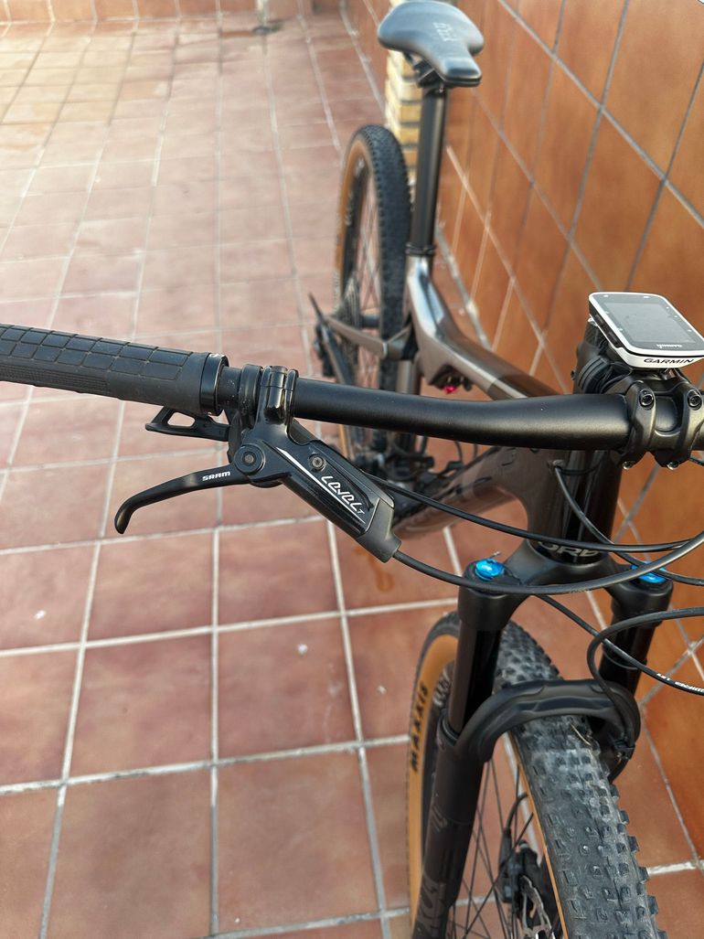 Orbea OIZ M30 2022 2022 Mountainbike usato, Grigio chiaro — immagine 4 di 6