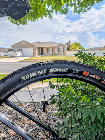 Used Trek Marlin 5 2022 2022 Mountainbike, Black, 27.5, 26, 29 — image 2 of 7