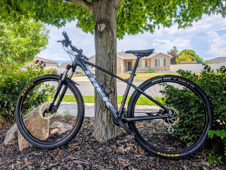 Used Trek Marlin 5 2022 2022 Mountainbike, Black, 27.5, 26, 29 — image 7 of 7