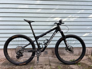Brugt Specialized Epic World Cup Expert - SRAM GX AXS, RockShox Select+ 2025 2025 MTB