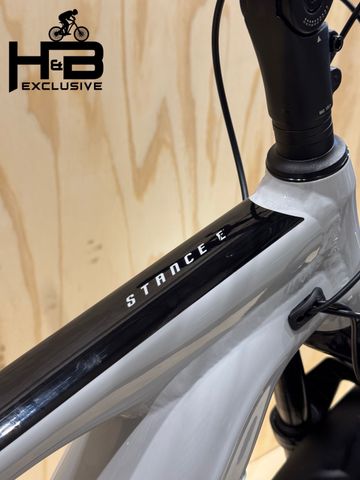Giant Stance E + EX Pro Shimano Deore 2022 Mountainbike usato, Grigio chiaro — immagine 9 di 15