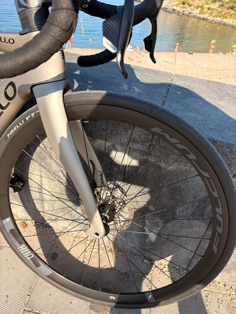 Used Pinarello F7 SRAM Rival eTap AXS 2025 Road & Gravel, Light Gray — image 4 of 11