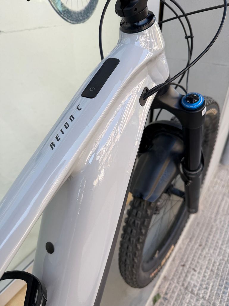 Used Giant Reign E+ 1 2021 2021 Mountainbike, White, 29 — image 3 of 6