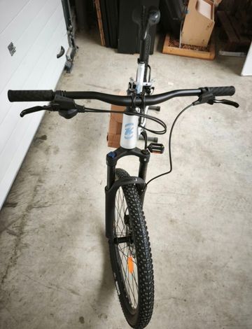 Used Kona Fire Mountain 2024 2024 Mountainbike, Light Gray, 27.5 — image 2 of 6