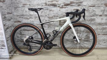 Used Giant Defy Pro 1 105 Di2/Ultegra Upgrade Aeolus Pro 37 2024 Road & Gravel