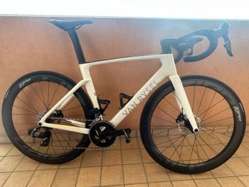 Tweedehands Van rysel Rennrad Race RCR-R CF SRAM Rival AXS Powermeter weiß 2025 2025 Road & Gravel