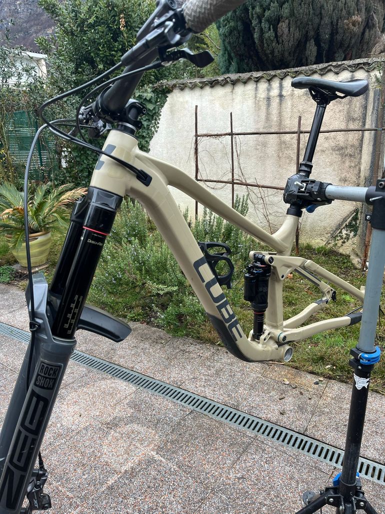 CUBE STEREO ONE77, RACE 29 2022 Frameset 2022 Mountainbike usato, Grigio chiaro — immagine 2 di 3