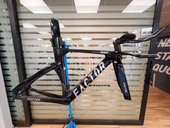 Factor HANZŌ - SRAM Force w/ Power Meter 2026 Frameset 2026 Road & Gravel d'occasion