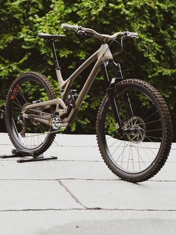 Used Evil Wreckoning SRAM X01 Eagle 2024 Mountainbike, Light Gray — image 4 of 5