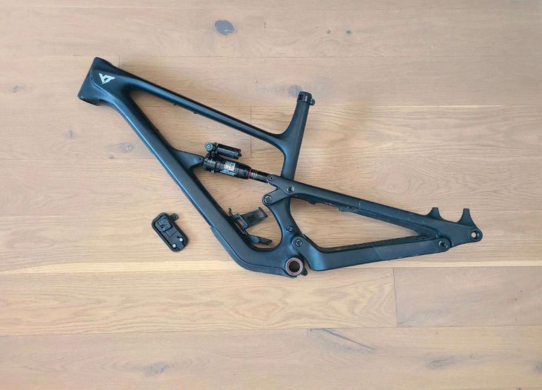 YT Custom Shimano Deore XT 2026 Mountainbike usato, Nero — immagine 19 di 20